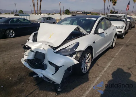 2021 Tesla Model 3 z USA, uszkodzony, nr VIN 5YJ3E1EA1MF940403